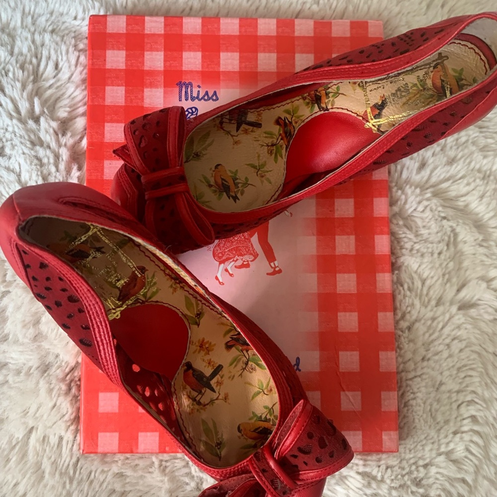 Red heels - Picture 3 of 6